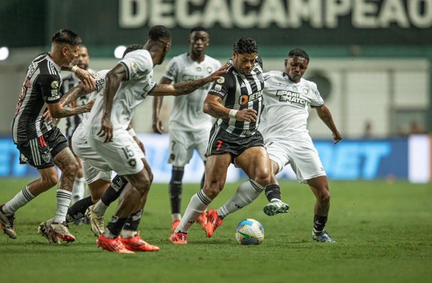 Botafogo empata com Atlético-MG e vê Palmeiras se aproximar na briga pelo título