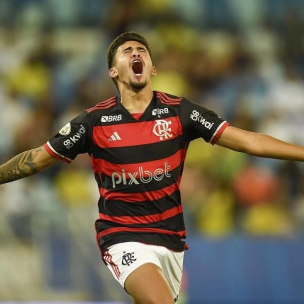 Flamengo vira sobre Cuiabá na Arena Pantanal e segue na disputa pelo Brasileirão